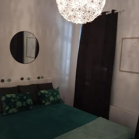 Les Terrasses Apartment Arles